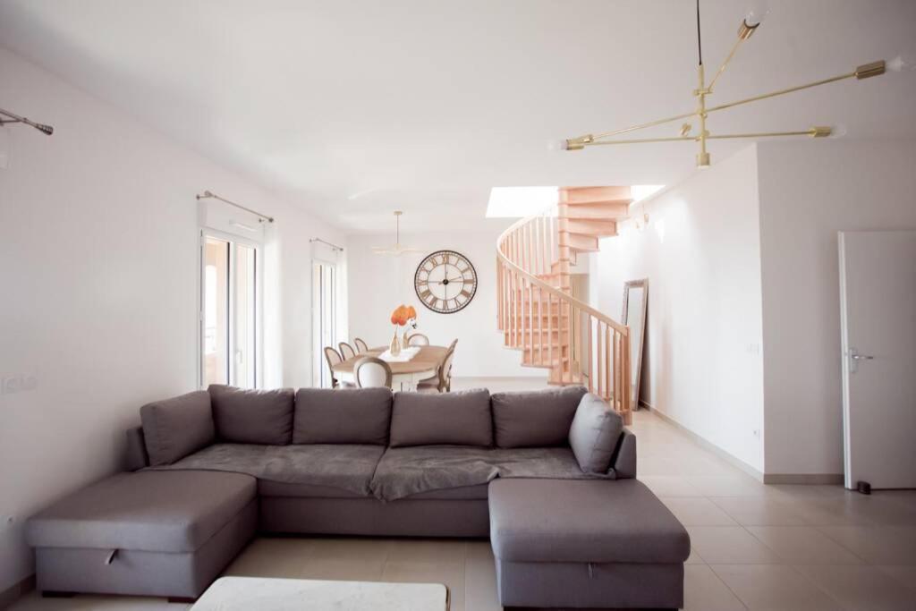 Magnifique Appartement Avec Vue Imprenable Ла Лонд-ле-Мор Екстериор снимка