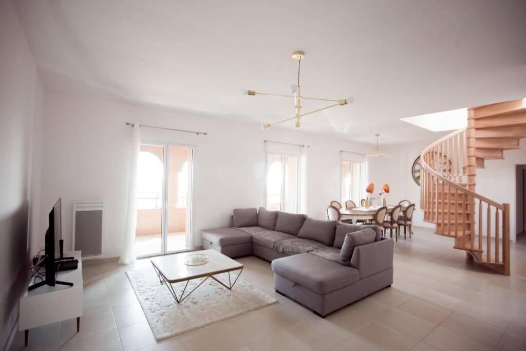 Magnifique Appartement Avec Vue Imprenable Ла Лонд-ле-Мор Екстериор снимка