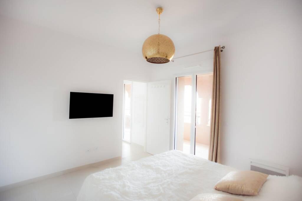 Magnifique Appartement Avec Vue Imprenable Ла Лонд-ле-Мор Екстериор снимка